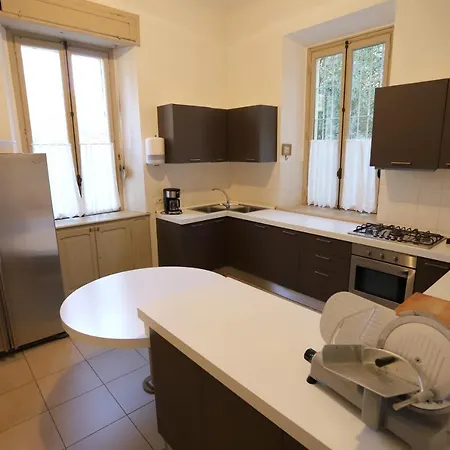 La Del Bed & Breakfast Ghirla
